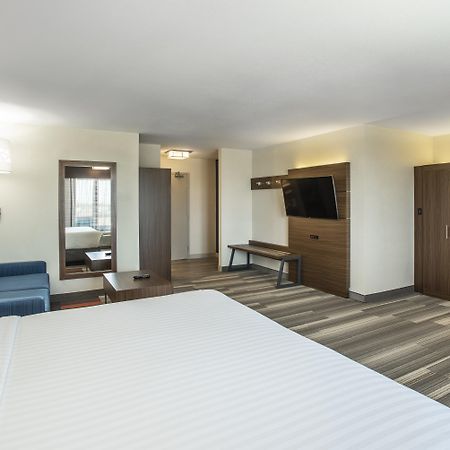 Holiday Inn Express & Suites Medicine Hat By Ihg Bagian luar foto
