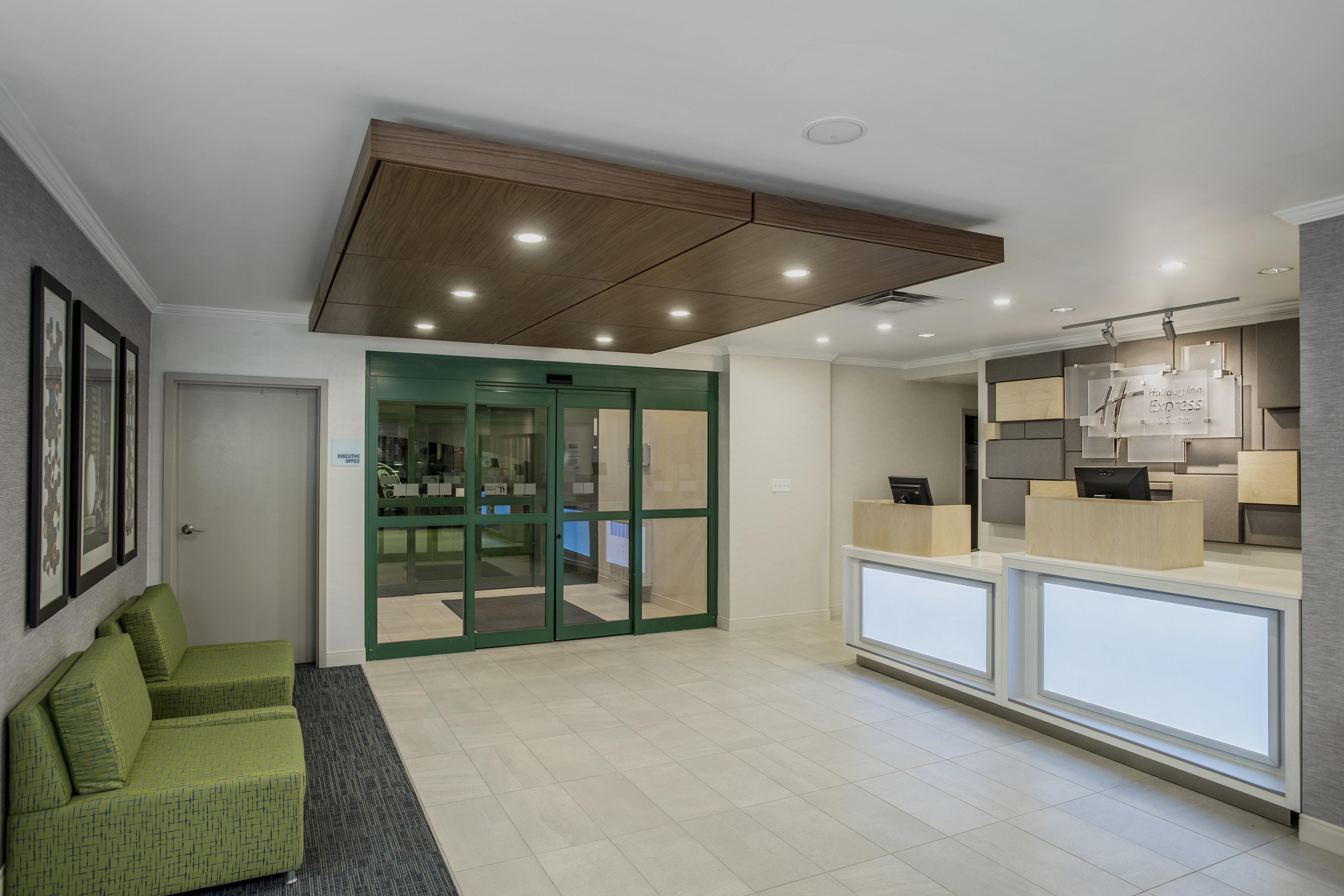 Holiday Inn Express & Suites Medicine Hat By Ihg Bagian luar foto
