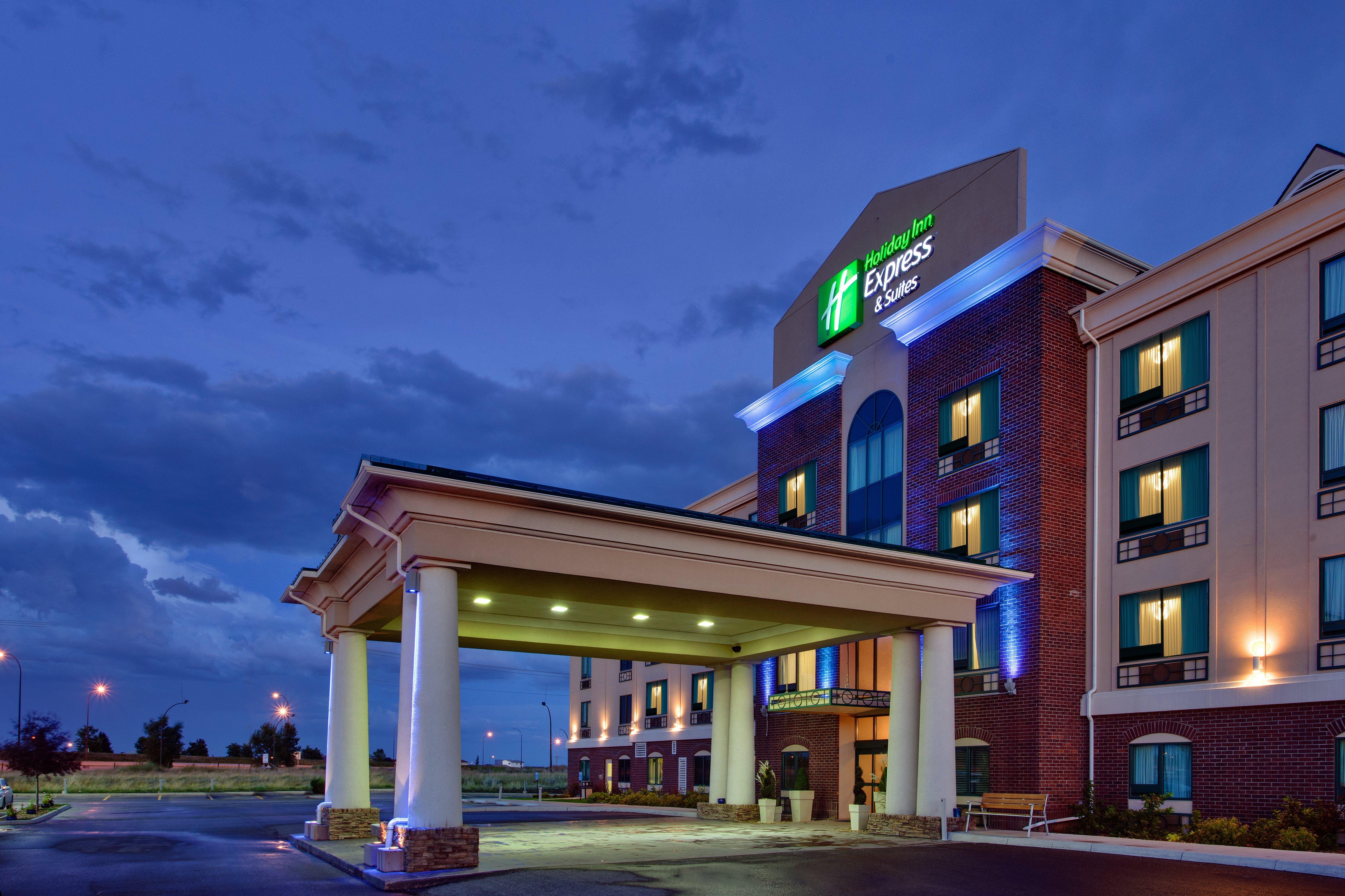 Holiday Inn Express & Suites Medicine Hat By Ihg Bagian luar foto
