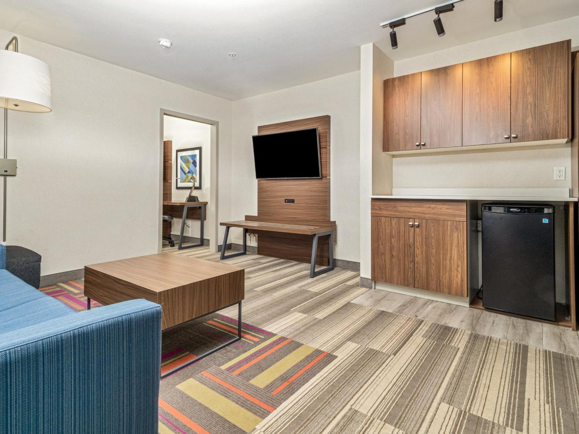 Holiday Inn Express & Suites Medicine Hat By Ihg Bagian luar foto
