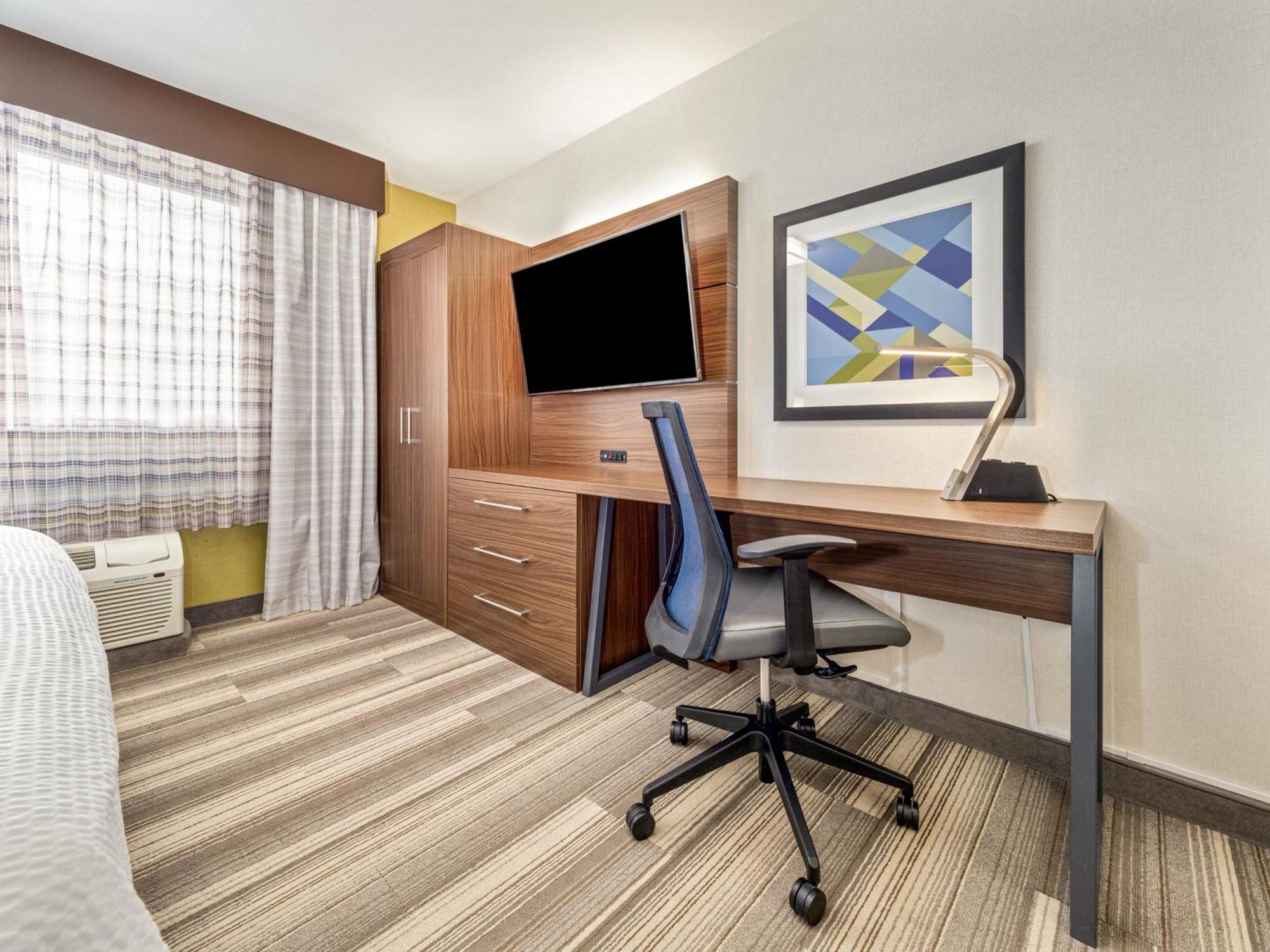 Holiday Inn Express & Suites Medicine Hat By Ihg Bagian luar foto