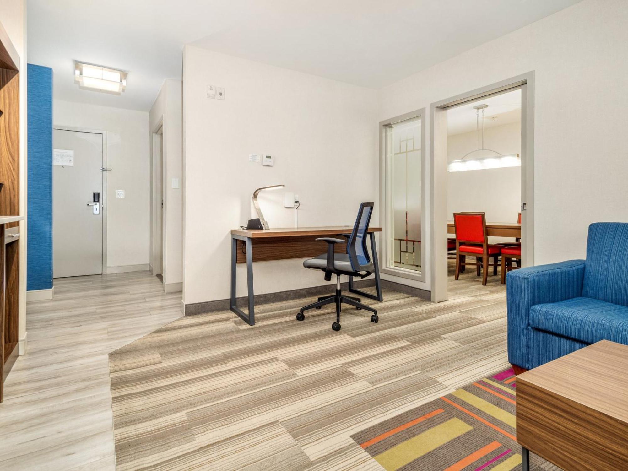 Holiday Inn Express & Suites Medicine Hat By Ihg Bagian luar foto
