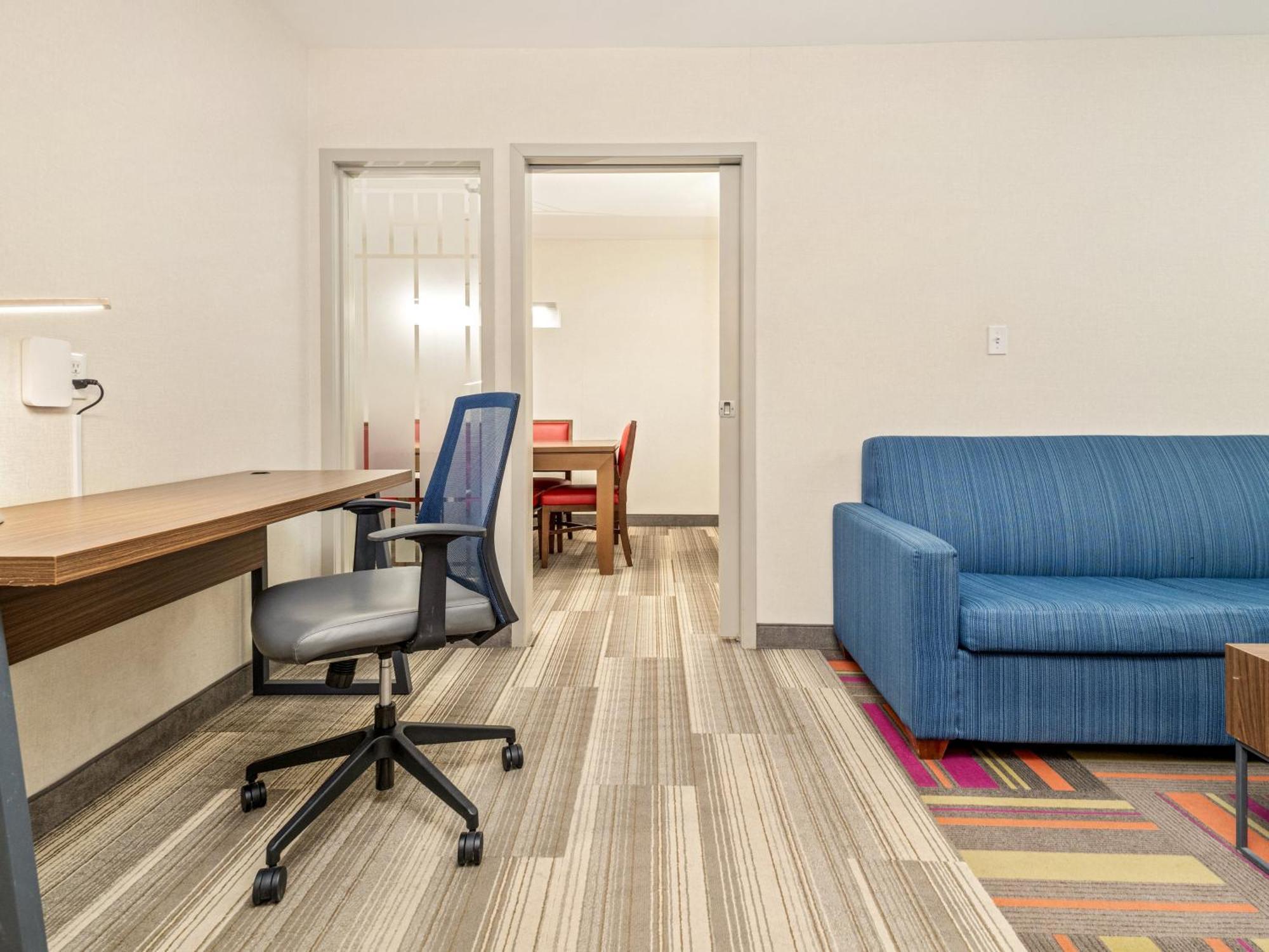 Holiday Inn Express & Suites Medicine Hat By Ihg Bagian luar foto