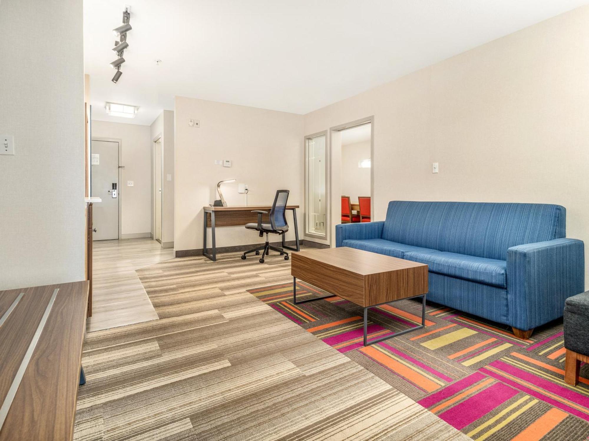 Holiday Inn Express & Suites Medicine Hat By Ihg Bagian luar foto