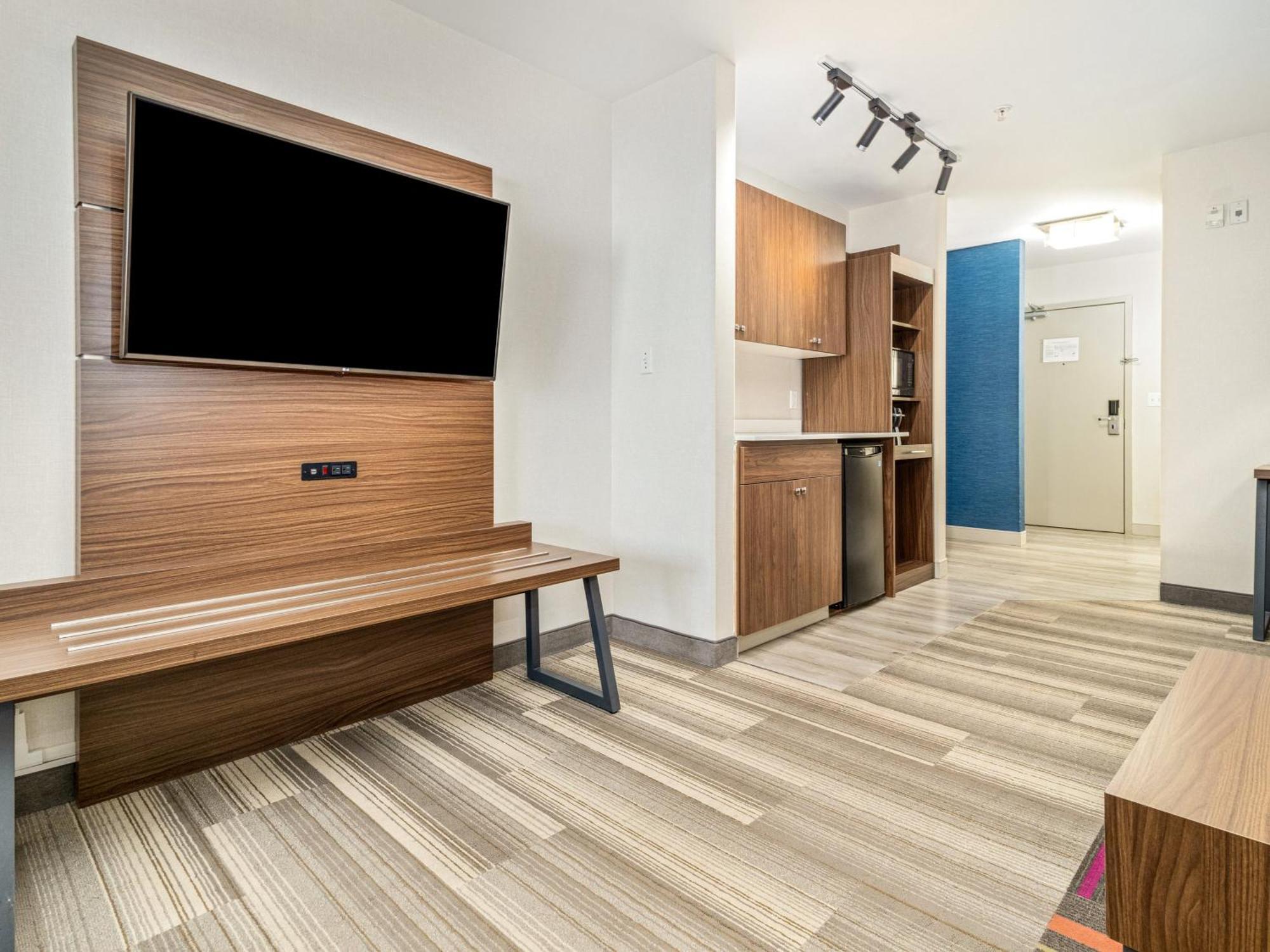 Holiday Inn Express & Suites Medicine Hat By Ihg Bagian luar foto