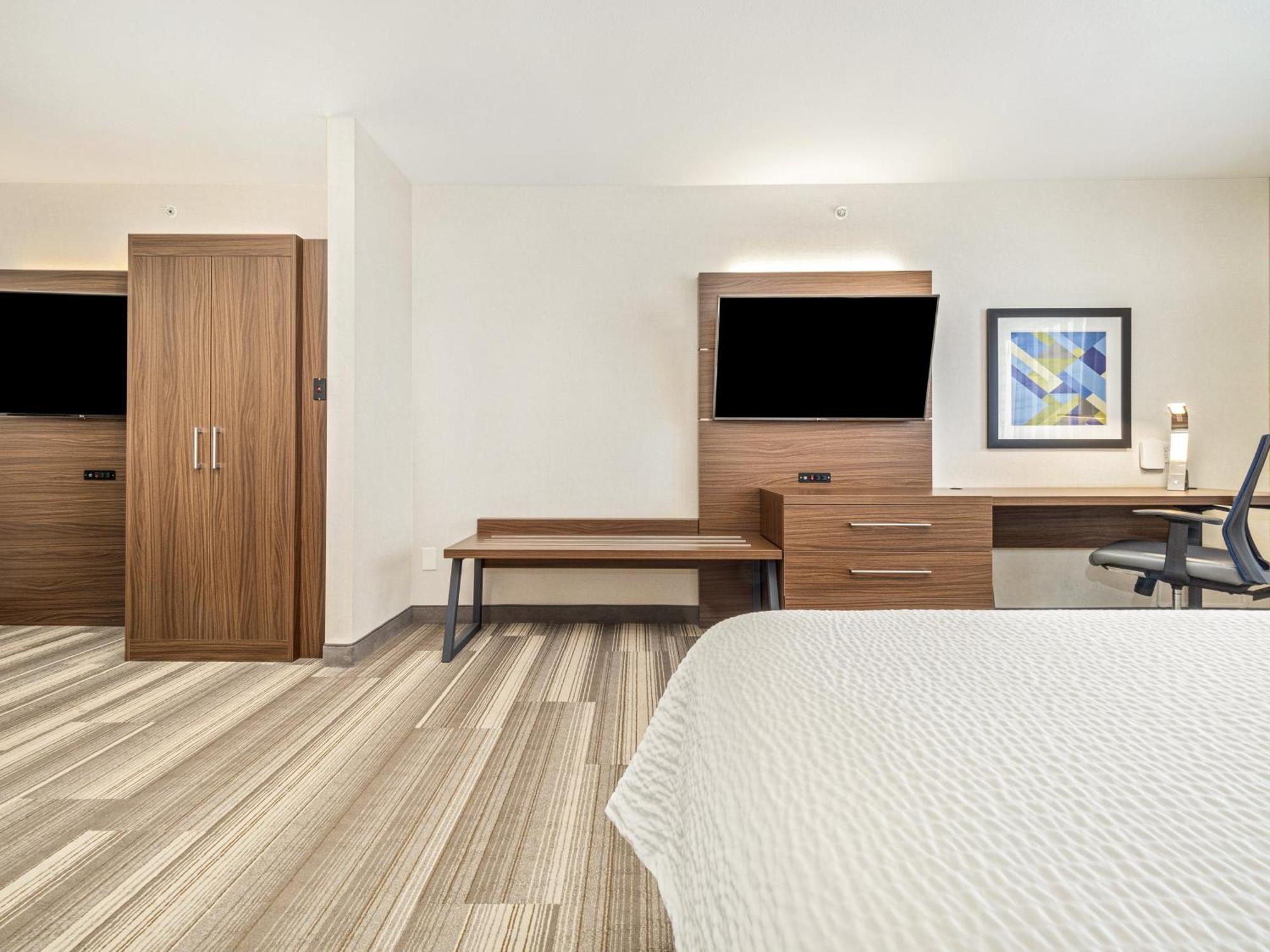 Holiday Inn Express & Suites Medicine Hat By Ihg Bagian luar foto