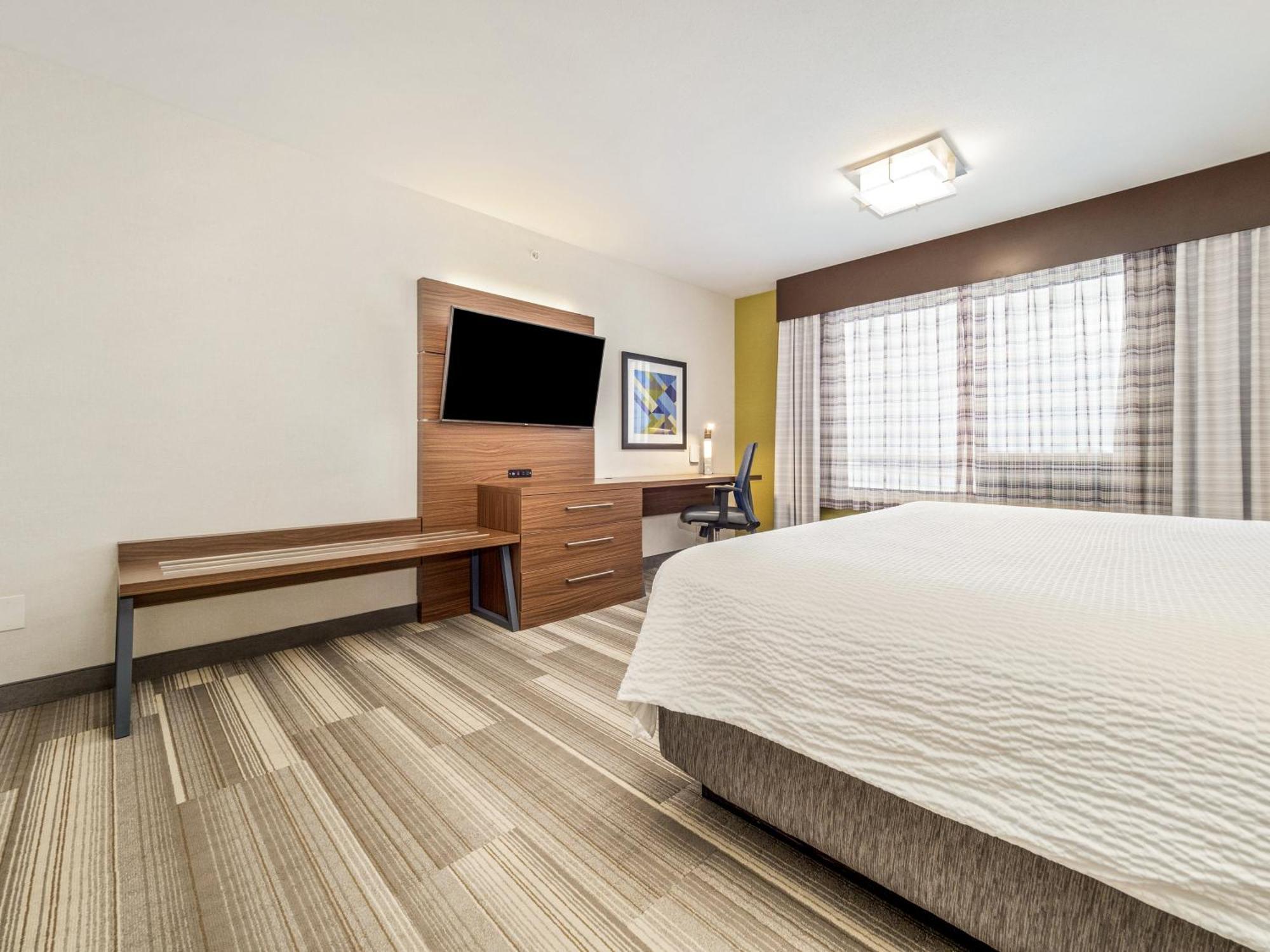 Holiday Inn Express & Suites Medicine Hat By Ihg Bagian luar foto