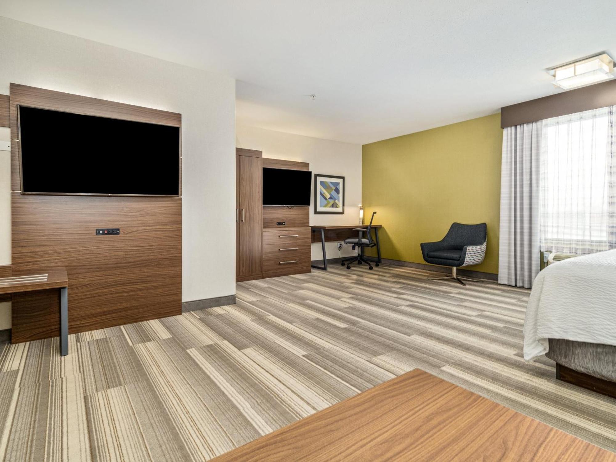 Holiday Inn Express & Suites Medicine Hat By Ihg Bagian luar foto
