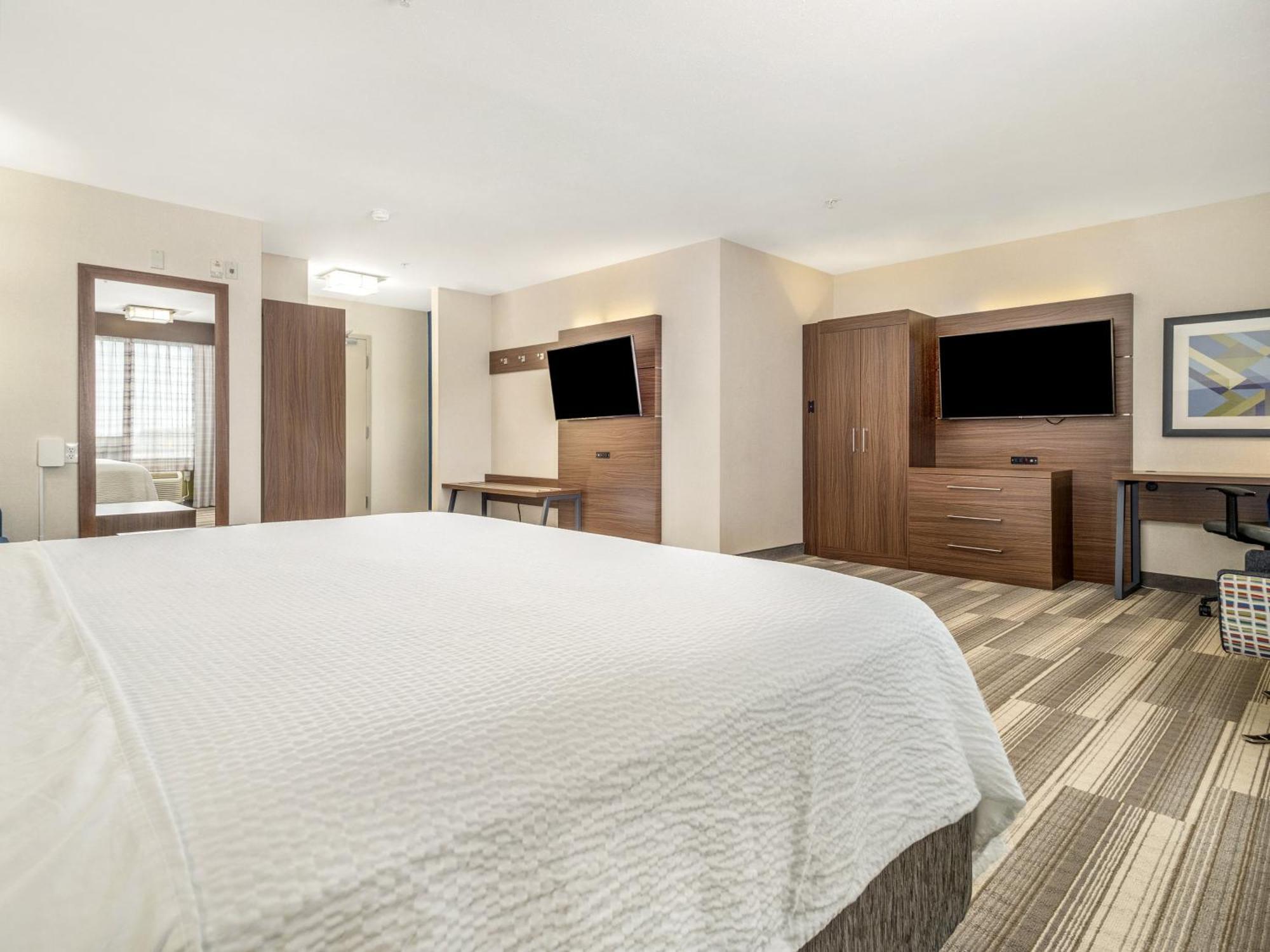 Holiday Inn Express & Suites Medicine Hat By Ihg Bagian luar foto