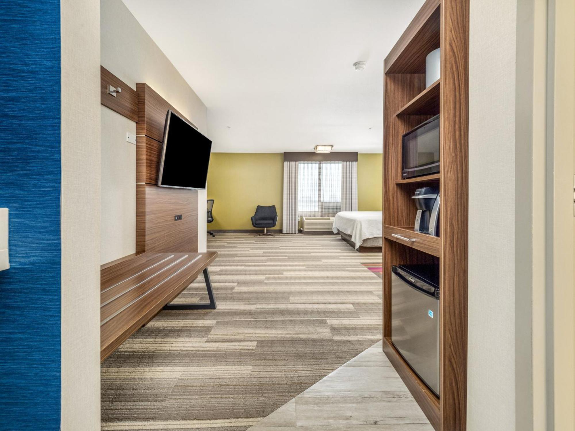 Holiday Inn Express & Suites Medicine Hat By Ihg Bagian luar foto