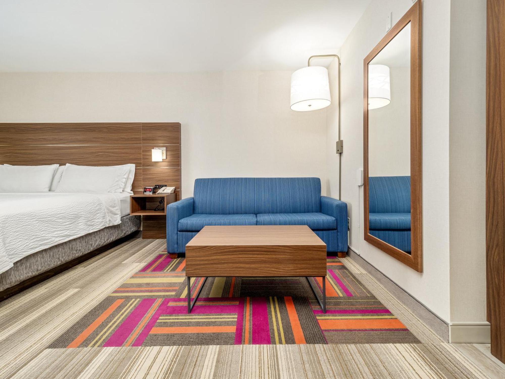 Holiday Inn Express & Suites Medicine Hat By Ihg Bagian luar foto