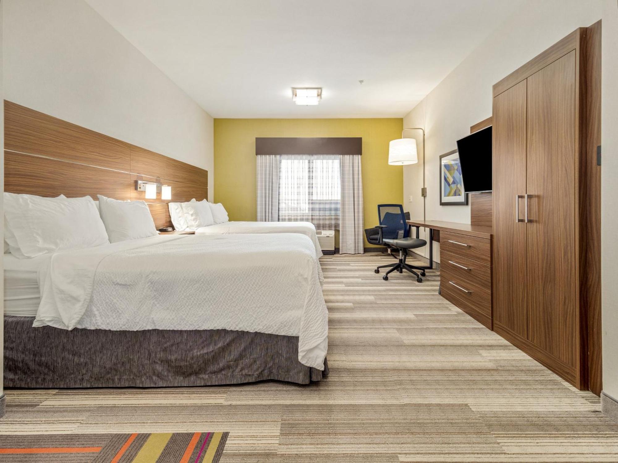 Holiday Inn Express & Suites Medicine Hat By Ihg Bagian luar foto