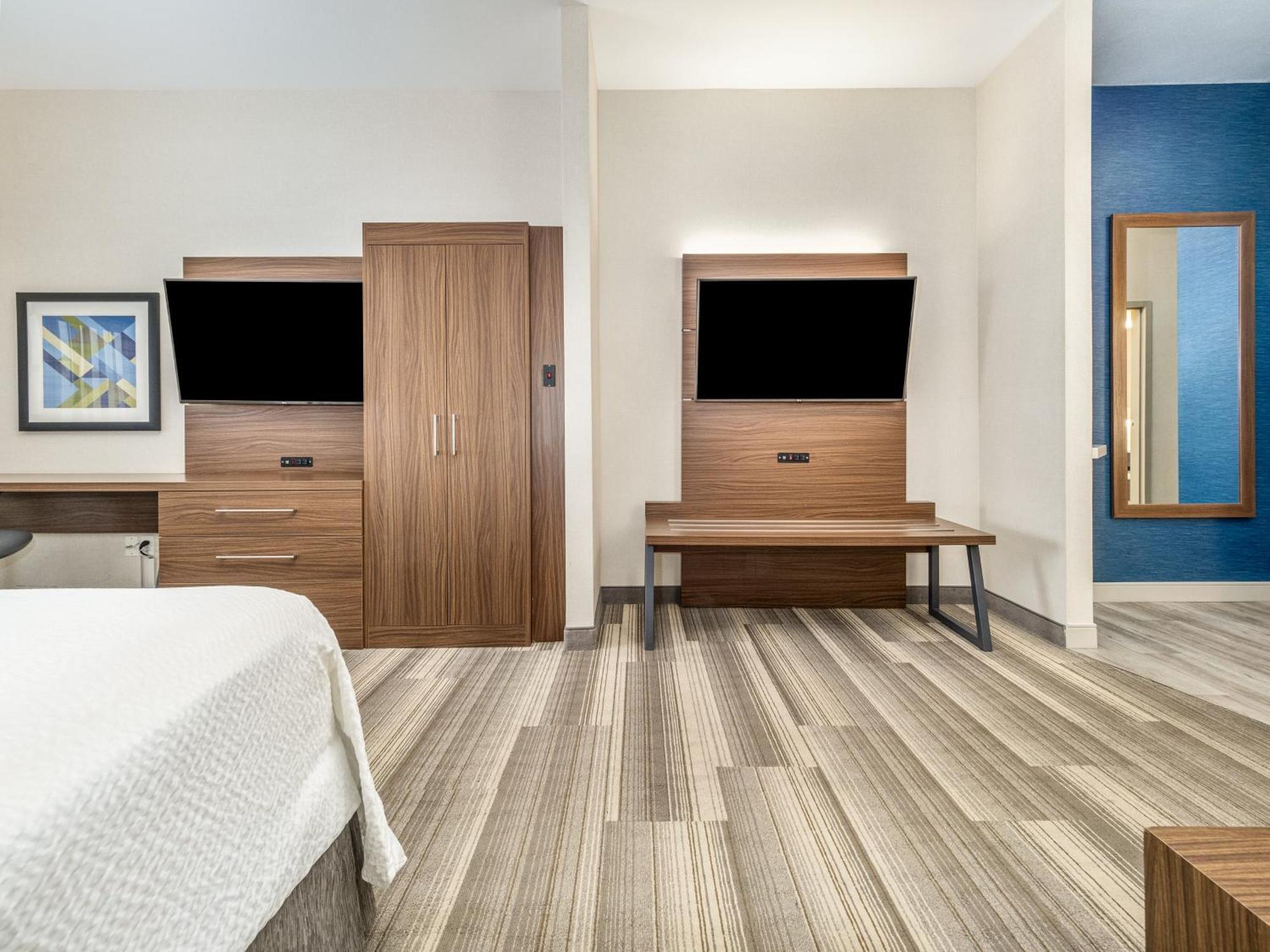 Holiday Inn Express & Suites Medicine Hat By Ihg Bagian luar foto