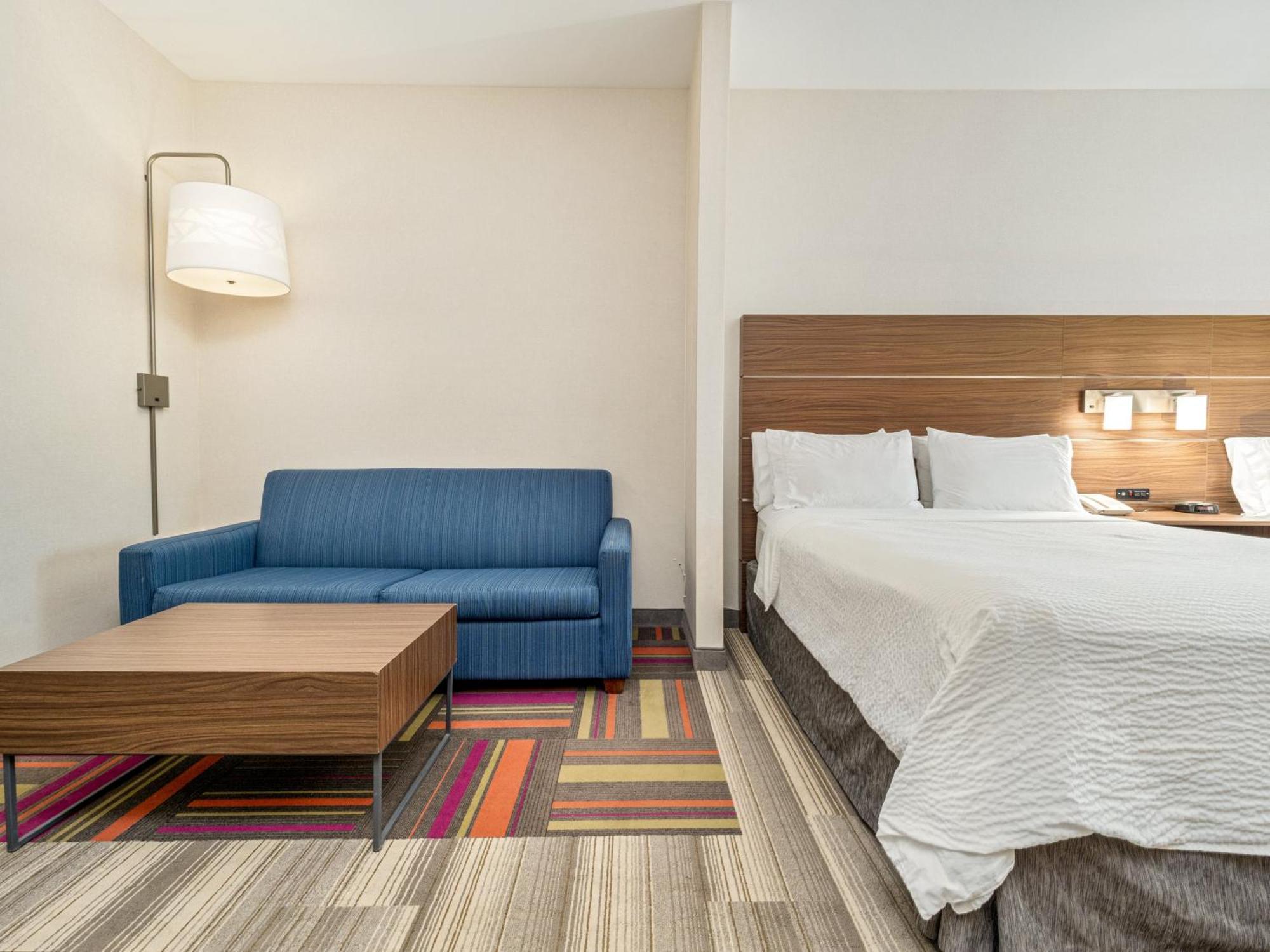 Holiday Inn Express & Suites Medicine Hat By Ihg Bagian luar foto