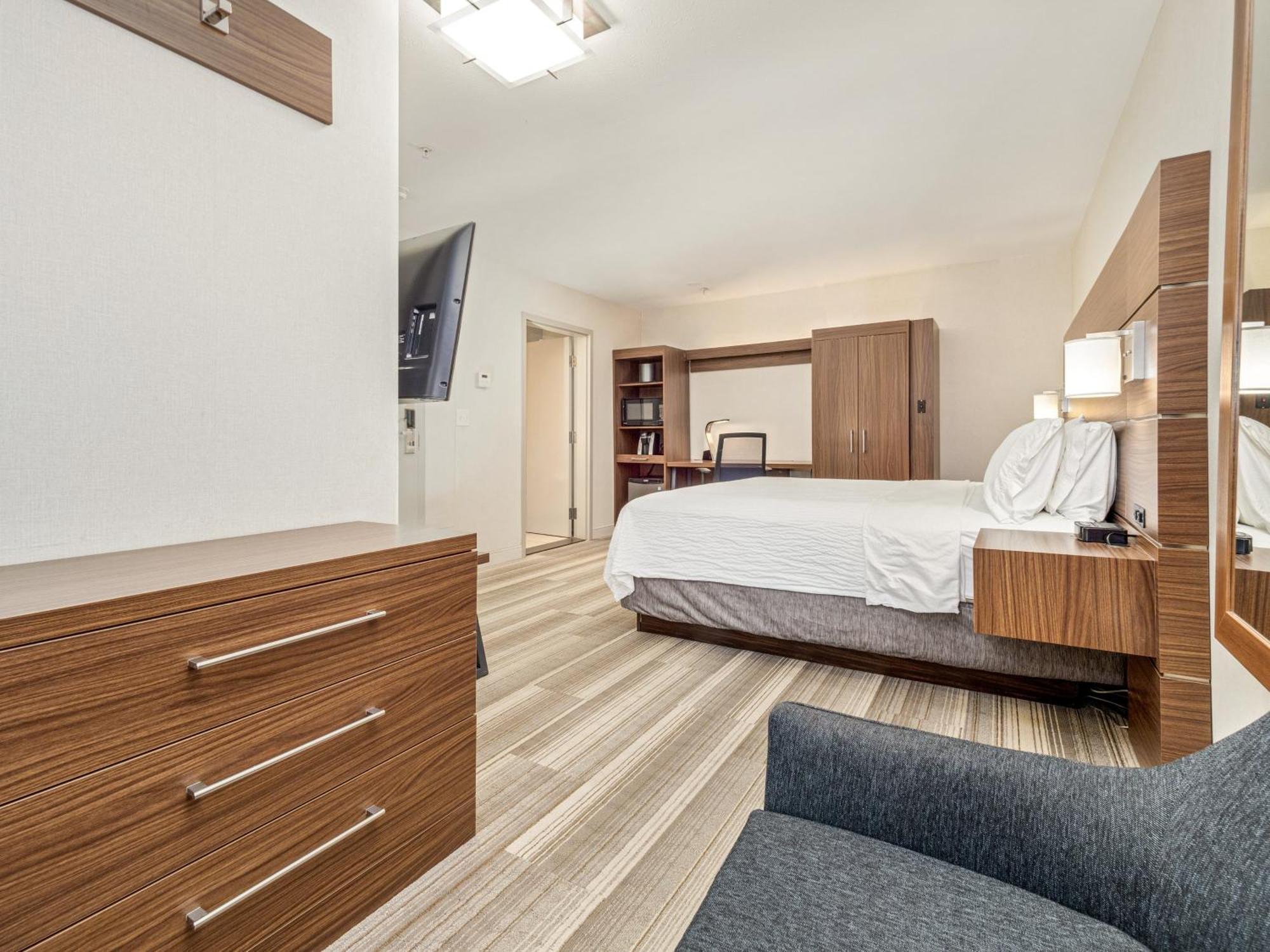 Holiday Inn Express & Suites Medicine Hat By Ihg Bagian luar foto