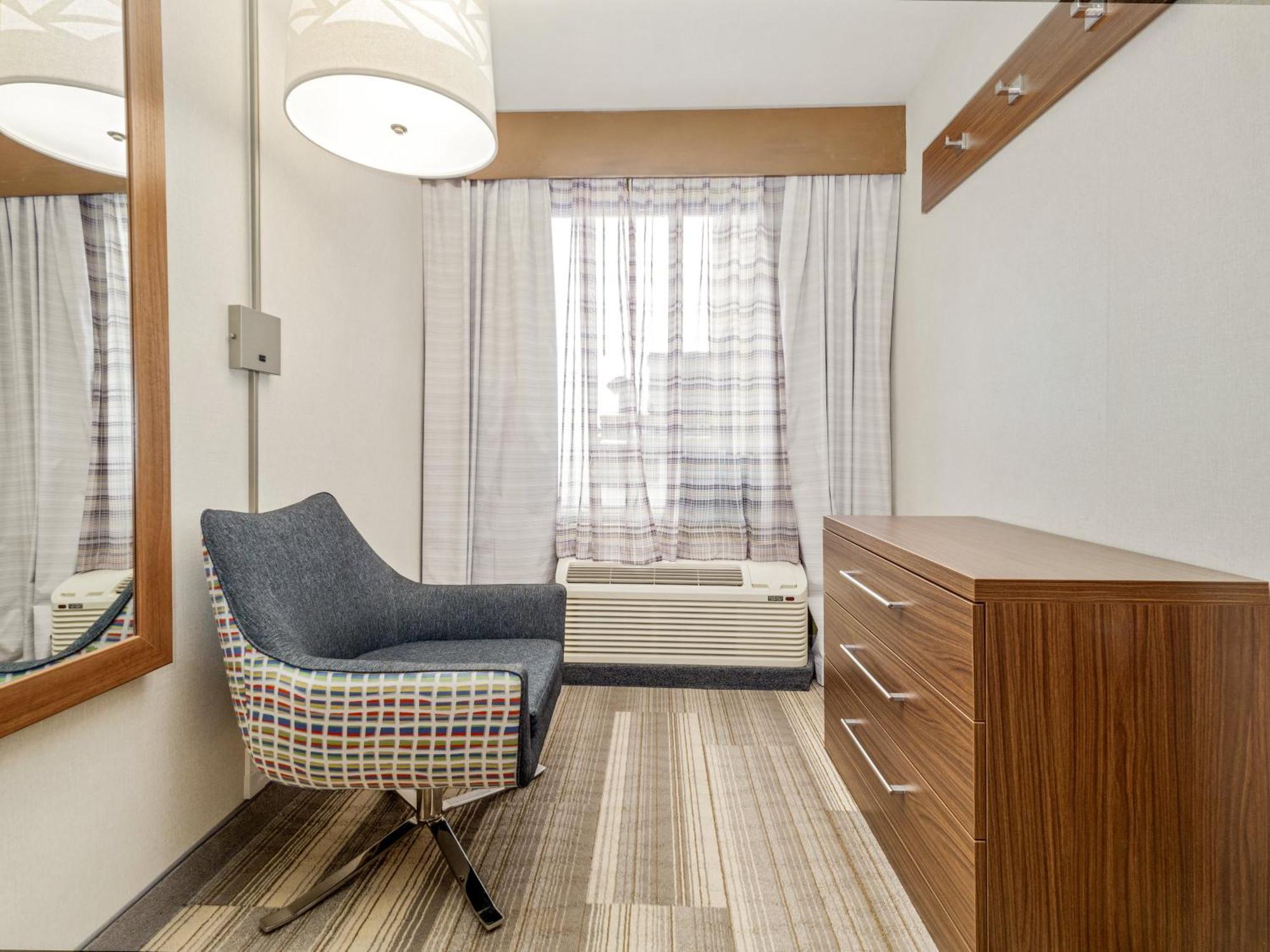 Holiday Inn Express & Suites Medicine Hat By Ihg Bagian luar foto
