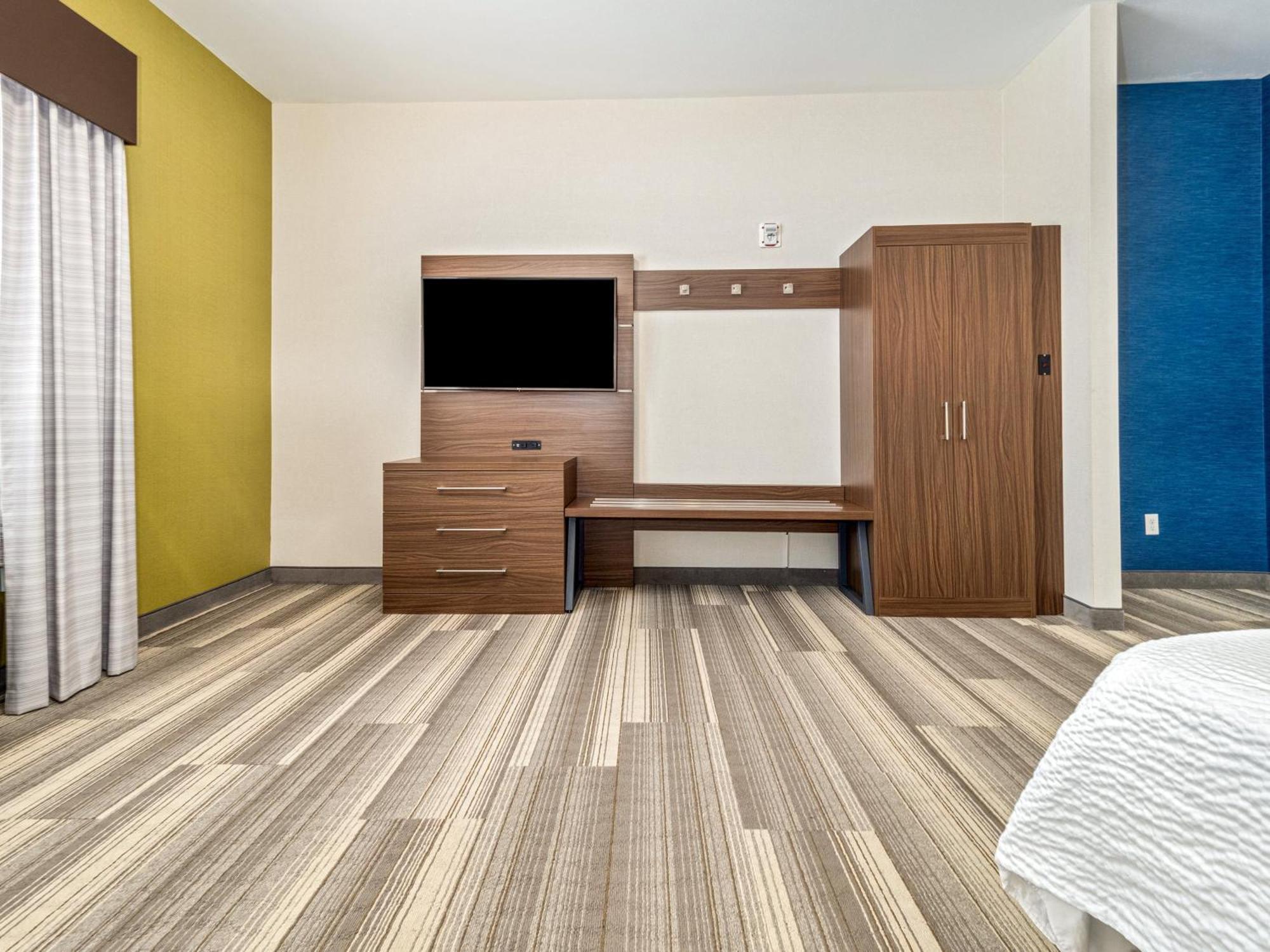 Holiday Inn Express & Suites Medicine Hat By Ihg Bagian luar foto