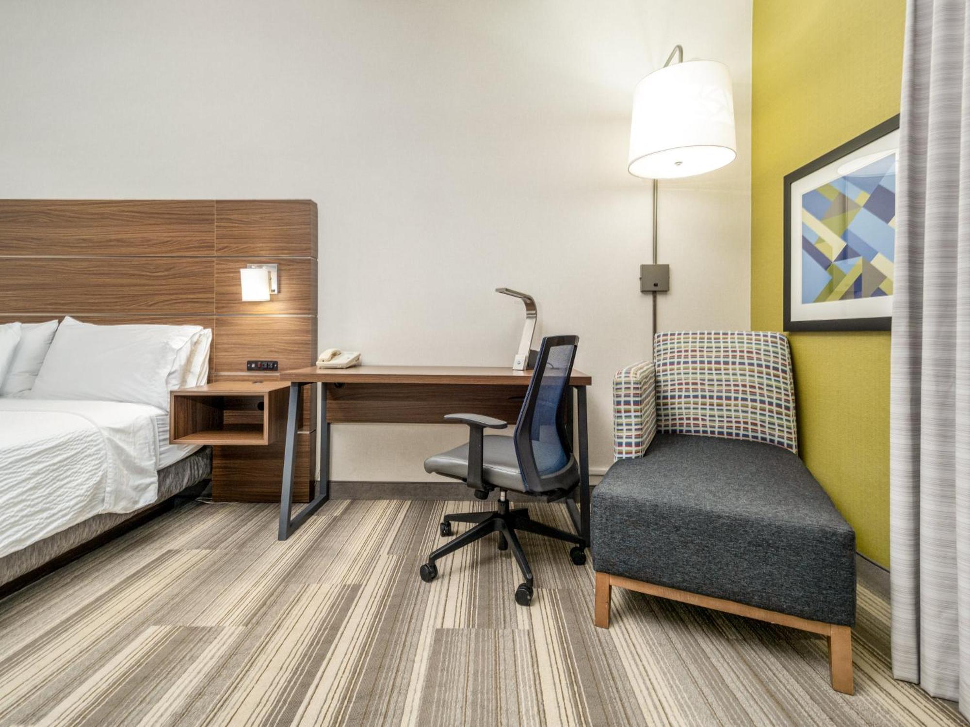 Holiday Inn Express & Suites Medicine Hat By Ihg Bagian luar foto