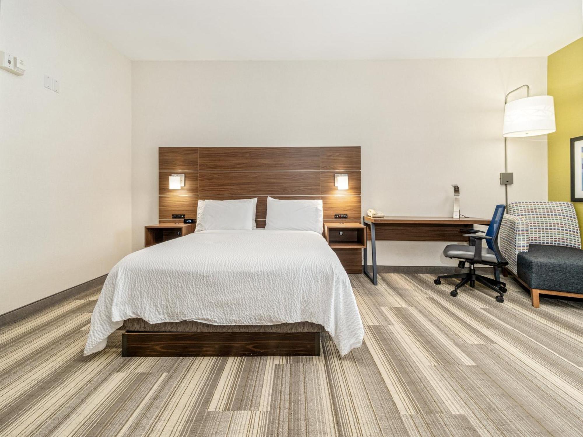 Holiday Inn Express & Suites Medicine Hat By Ihg Bagian luar foto