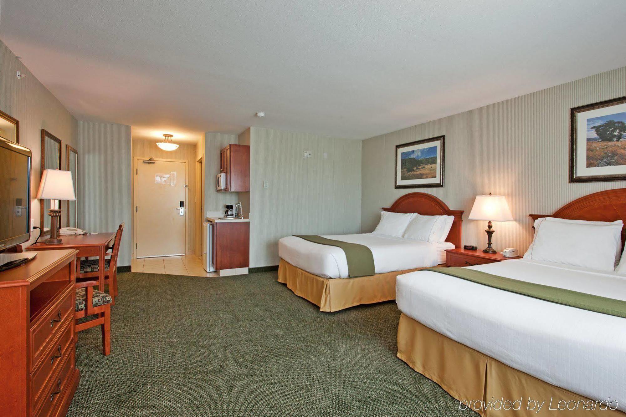 Holiday Inn Express & Suites Medicine Hat, An Ihg Hotel Ruang foto