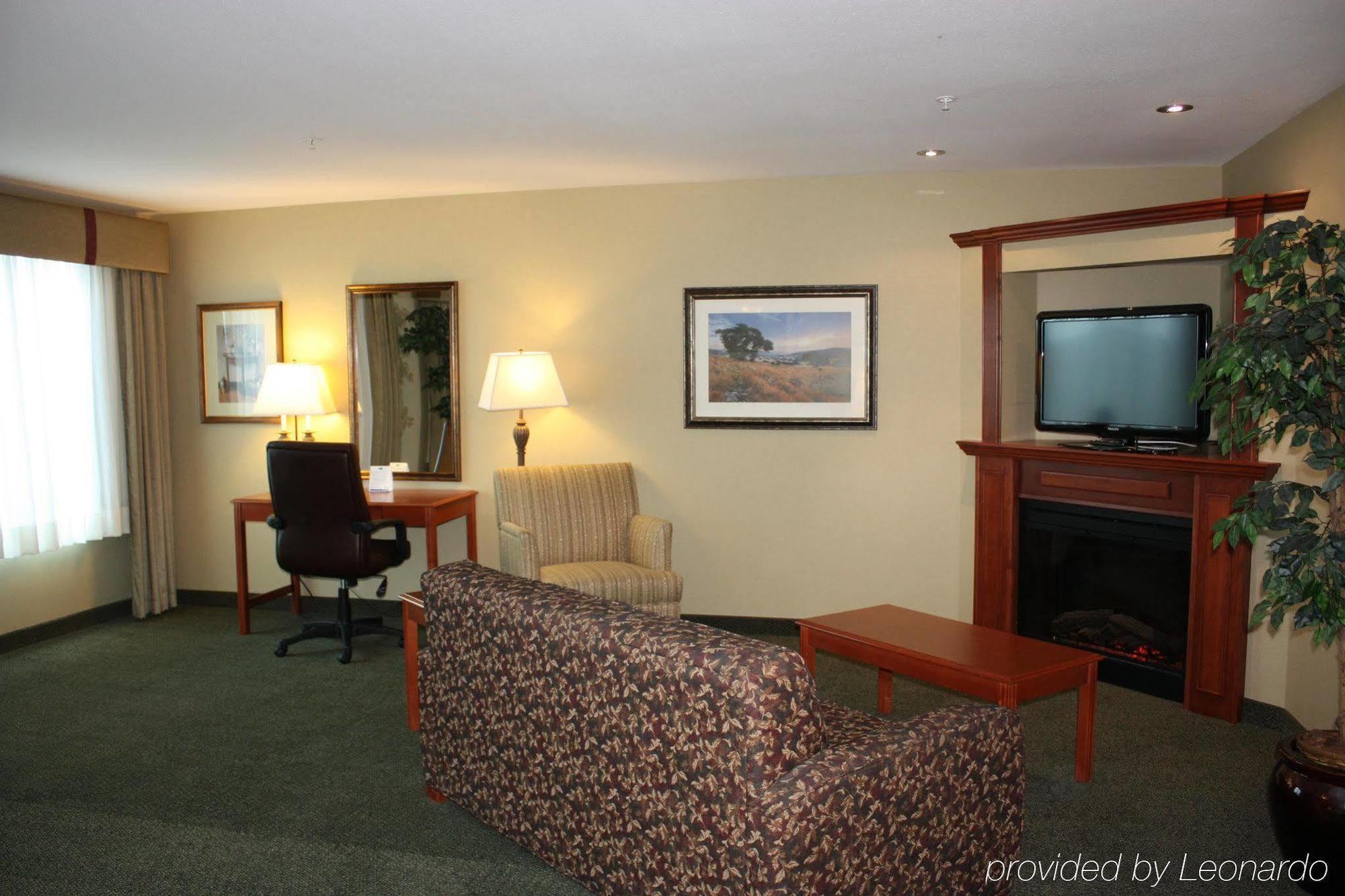 Holiday Inn Express & Suites Medicine Hat, An Ihg Hotel Ruang foto